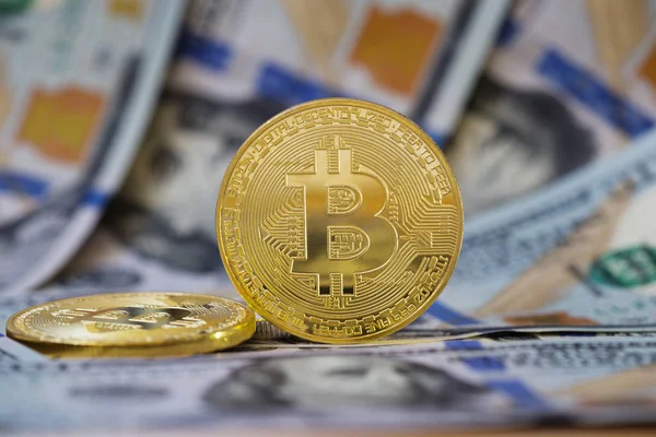 Golden metal bitcoin on money background — Stock Photo, Image