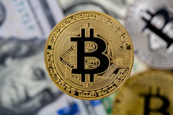 Golden metal bitcoin on  dollar bills background — Stock Photo, Image