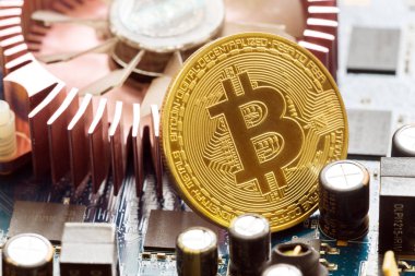 Altın bitcoin ve grafik kartı sanat çekim