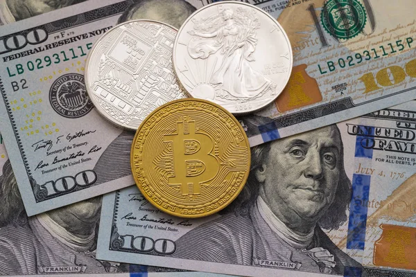 Bitcoin and silver  dollar on bills background — Stock Photo, Image