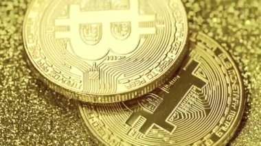 Altın Bitcoinwith Glitter arka plan yakın çekim