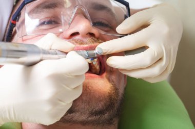 Diş hekimliği, hasta muayenesi ve dişçide tedavi