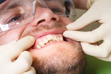 Diş hekimliği, hasta muayenesi ve dişçide tedavi