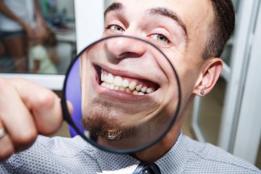 diş hekimliği, diş, ağız ve diş gülümseyerek kapatın