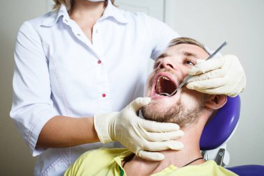 Diş hekimliği, hasta muayenesi ve dişçide tedavi