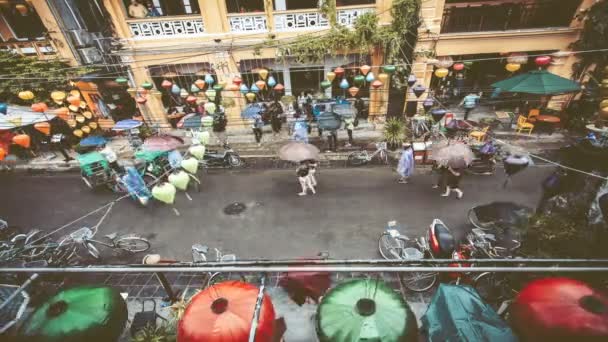 Vietnamturism. Tidsförskjutning trafik turister och lokalbefolkningen i den gamla staden — Stockvideo