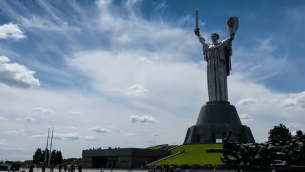 Time lapse monument Moederlandmoeder een symbool van overwinning in de oorlog — Stockvideo