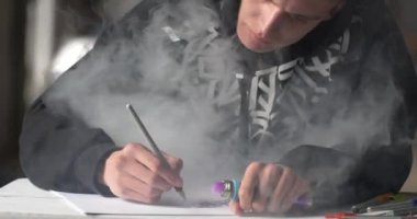 Lettering.Calligraphy . Yaratıcı süreçte hattat sanatçı. Güzel yazma sanatı