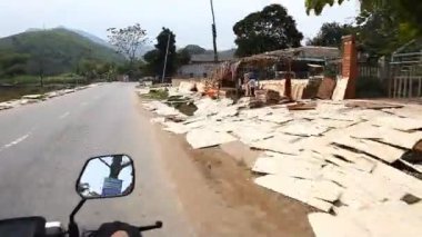 Asya yollarında motosikletle seyahat etmek. Gezgin şehveti ve yeni keşifler.