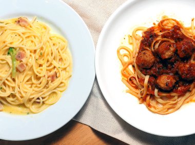 Jambon chilies spagetti, domuz domates spagetti