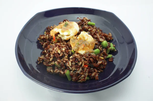 Cuisine thaïlandaise, Pâte de piment riz frit aux crevettes et Œuf frit au bétail grimpant — Photo