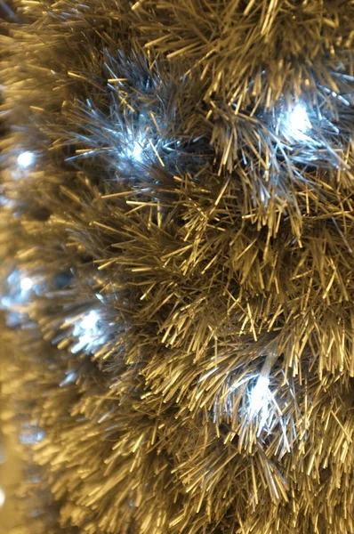 Fechar de uma árvore de Natal de ouro — Fotografia de Stock