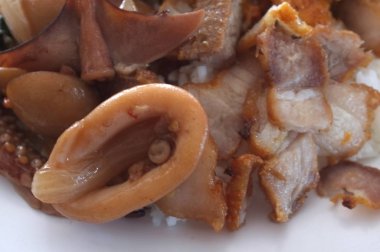 Tayland Mutfağı, Fesleğenli kızarmış kalamar ve kızarmış domuz yağı sarımsak, kavram sokak gıda Tayland ile