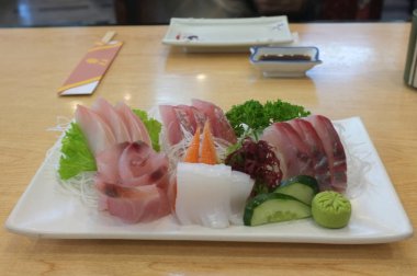 Japon yemekleri kataloglar menüsünün suşi ayarla paket, resim kırpma yoluyla di kesimli fotoğraf için