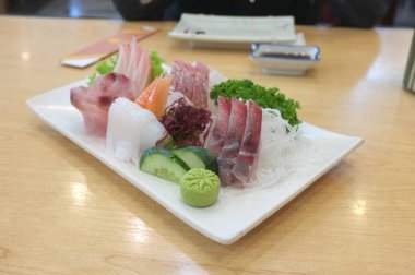 Japon yemekleri kataloglar menüsünün suşi ayarla paket, resim kırpma yoluyla di kesimli fotoğraf için