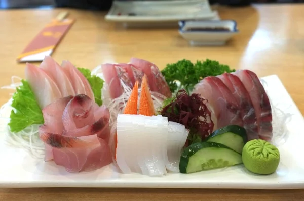 カット写真のクリッピングパスと寿司セットのパッケージで日本食カタログ メニューの画像 — ストック写真