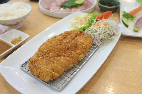 Obraz Menu Wykazy Japoński Żywności Tonkatsu Podawać Plasterkiem Kapusta Głębokie — Zdjęcie stockowe