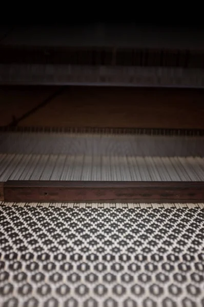 Close up Ferramentas importantes usadas na tecelagem são chamadas tear, Concept Weaving tecido tailandês tradicional — Fotografia de Stock