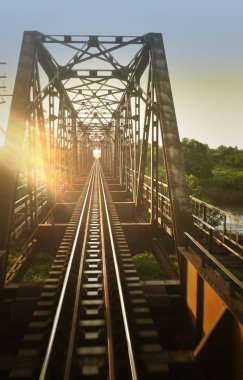 Kuzey Tayland 'daki eski köprü, Yeni Yıl Yolculuğu, Trenle Uzun Tatil Seyahati