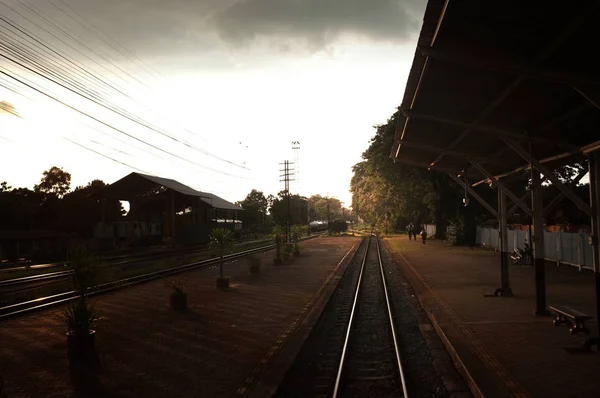 Vista da janela do trem, Céu bonito com nuvem — Fotografia de Stock