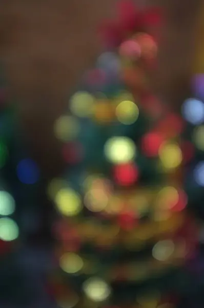 Blur celebración de la luz en el árbol de Navidad con fondo bokeh —  Fotos de Stock