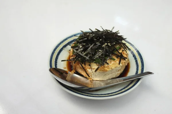 Zblízka, domácí agedashi tofu se sójovou omáčkou — Stock fotografie