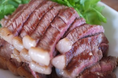 Tayland, Sakon Nakhon 'dan dünyaca ünlü bir lezzet. Pon Yang Kham, Baijak kahve ve et lokantasında ızgara biftek.