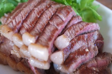 Tayland, Sakon Nakhon 'dan dünyaca ünlü bir lezzet. Pon Yang Kham, Baijak kahve ve et lokantasında ızgara biftek.