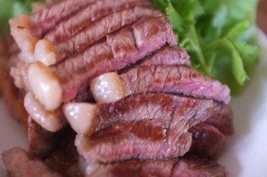 Tayland, Sakon Nakhon 'dan dünyaca ünlü bir lezzet. Pon Yang Kham, Baijak kahve ve et lokantasında ızgara biftek.