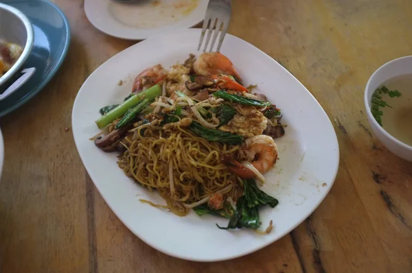 Macarrão de ovo estilo Hong Kong com camarão — Fotografia de Stock