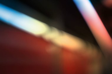 Neon ışığı dumanı. Koyu bulanık bokeh soyut arkaplan   