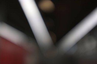 Neon ışığı dumanı. Koyu bulanık bokeh soyut arkaplan   