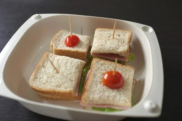 Das Frühstück Mit Quadratischen Mini Sandwiches — Stockfoto