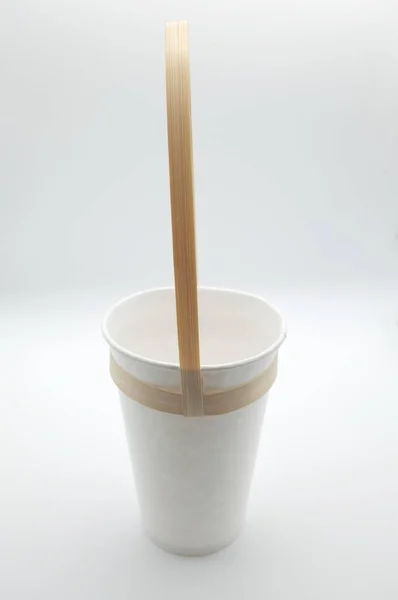 Eco Amigable Biodegradable Rpaper Vaso Con Mango Bambú Aislado Sobre — Foto de Stock