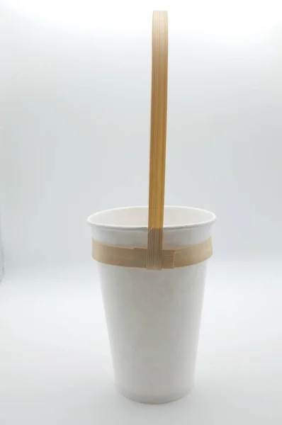 Eco Amigable Biodegradable Rpaper Vaso Con Mango Bambú Aislado Sobre — Foto de Stock