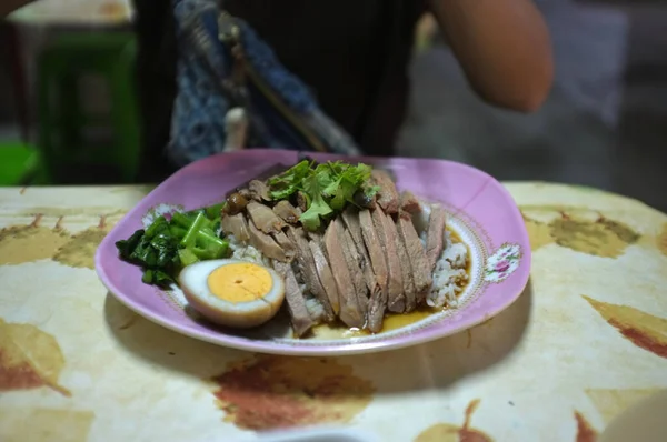 豚足付きのご飯 タイ料理 — ストック写真