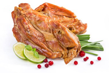 Tavuk eti kemik üzerinde füme.