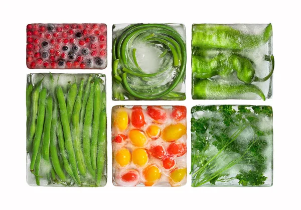 Cubo de hielo con verduras aisladas en blanco — Foto de Stock