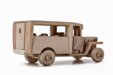 Vintage bir otobüs modeli, bir oyuncak ahşap, yan görünüm yaptı..