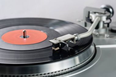 Vintage Vinil kaydı ile pikap.
