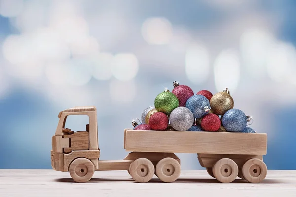 Toy car with christmas balls on festive background. — Stock Photo, Image