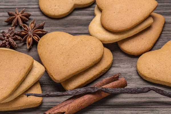 Galletas de vainilla en forma de corazones . —  Fotos de Stock