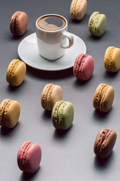 Cup Fresh Coffee Background Multi Colored French Macaroons Copy Space — Stock Photo, Image