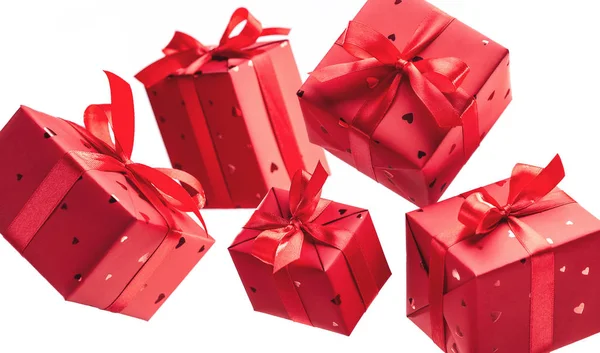 Ajándék Dobozban Elegáns Piros Papírba Csomagolva Masnival Ünnepi Fogalom Üdvözlőlap — Stock Fotó