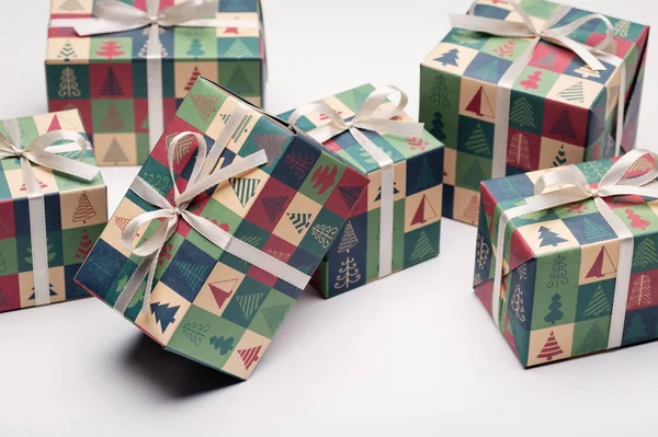 Cadeau Doos Verpakt Kerstpapier Gebonden Met Lint Met Strik Concept — Stockfoto