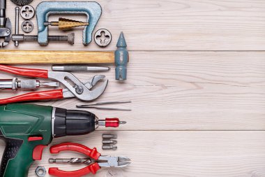 Ev işleri için bir takım aletler. Ev aletlerinin geçmişi. Yakın çekim, stüdyo çekimi, kopyalama alanı.