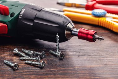 Onarım, DIY, inşaat ve ahşap işçiliği için farklı el aletleri. Yakın çekim, stüdyo çekimi, kopyalama alanı.