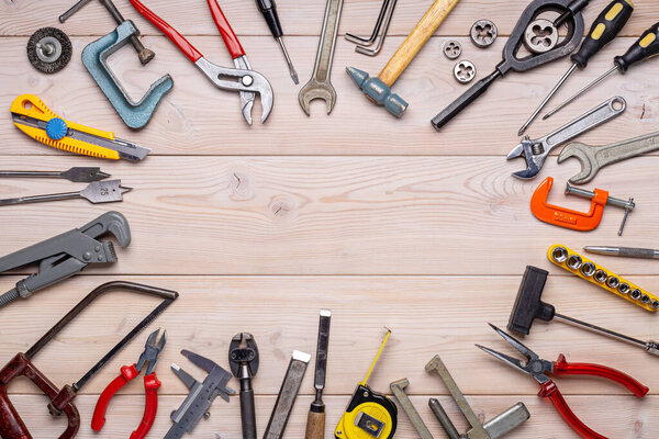 Домашний набор столярных инструментов для ремонта, DIY. Инструменты на каждый день. День отца и другие мужские праздники. Крупный план, студия, копировальное пространство
.
