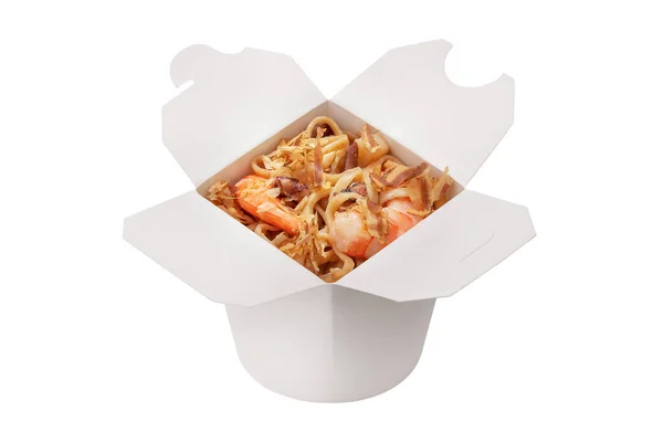 现成的食物 中国菜 与海鲜 白色背景 复制空间 — 图库照片
