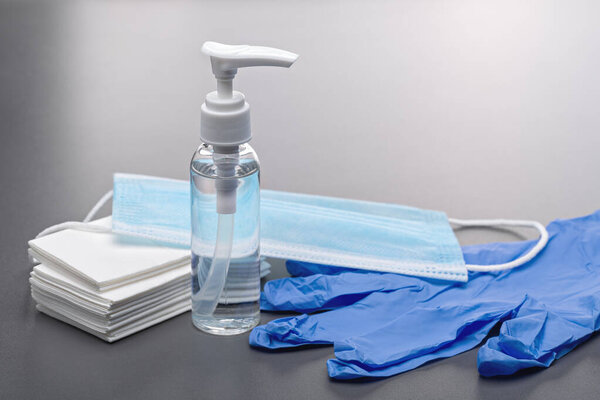 Средства профилактики. Дезинфицирующий спрей, бактерицидная салфетка, маска и перчатки. Студийный снимок, крупный план
.